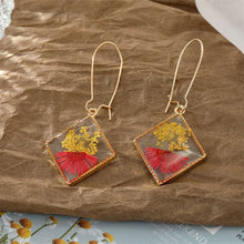 Load image into Gallery viewer, Unique Real Dried Flower Resin Earrings