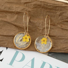 Load image into Gallery viewer, Unique Real Dried Flower Resin Earrings
