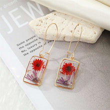 Load image into Gallery viewer, Unique Real Dried Flower Resin Earrings