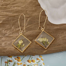 Load image into Gallery viewer, Unique Real Dried Flower Resin Earrings