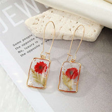 Load image into Gallery viewer, Unique Real Dried Flower Resin Earrings