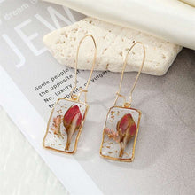 Load image into Gallery viewer, Unique Real Dried Flower Resin Earrings