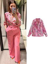Load image into Gallery viewer, Vintage Chic Africa Safari Globetrotter Satin Blouse