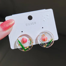 Load image into Gallery viewer, Unique Real Dried Flower Resin Earrings