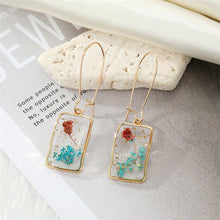 Load image into Gallery viewer, Unique Real Dried Flower Resin Earrings