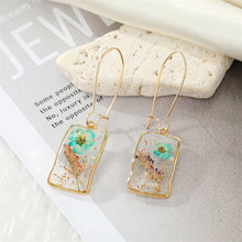 Load image into Gallery viewer, Unique Real Dried Flower Resin Earrings