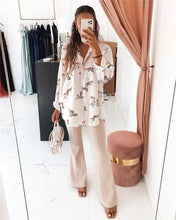 Load image into Gallery viewer, Vintage Chic Africa Safari Globetrotter Satin Blouse