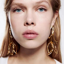 Load image into Gallery viewer, Designer Flower Statement Earrings