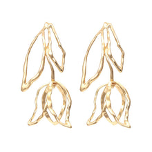 Load image into Gallery viewer, Designer Flower Statement Earrings