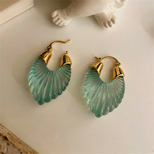 Load image into Gallery viewer, Vintage Gold Plated Resin Gold Earrings
